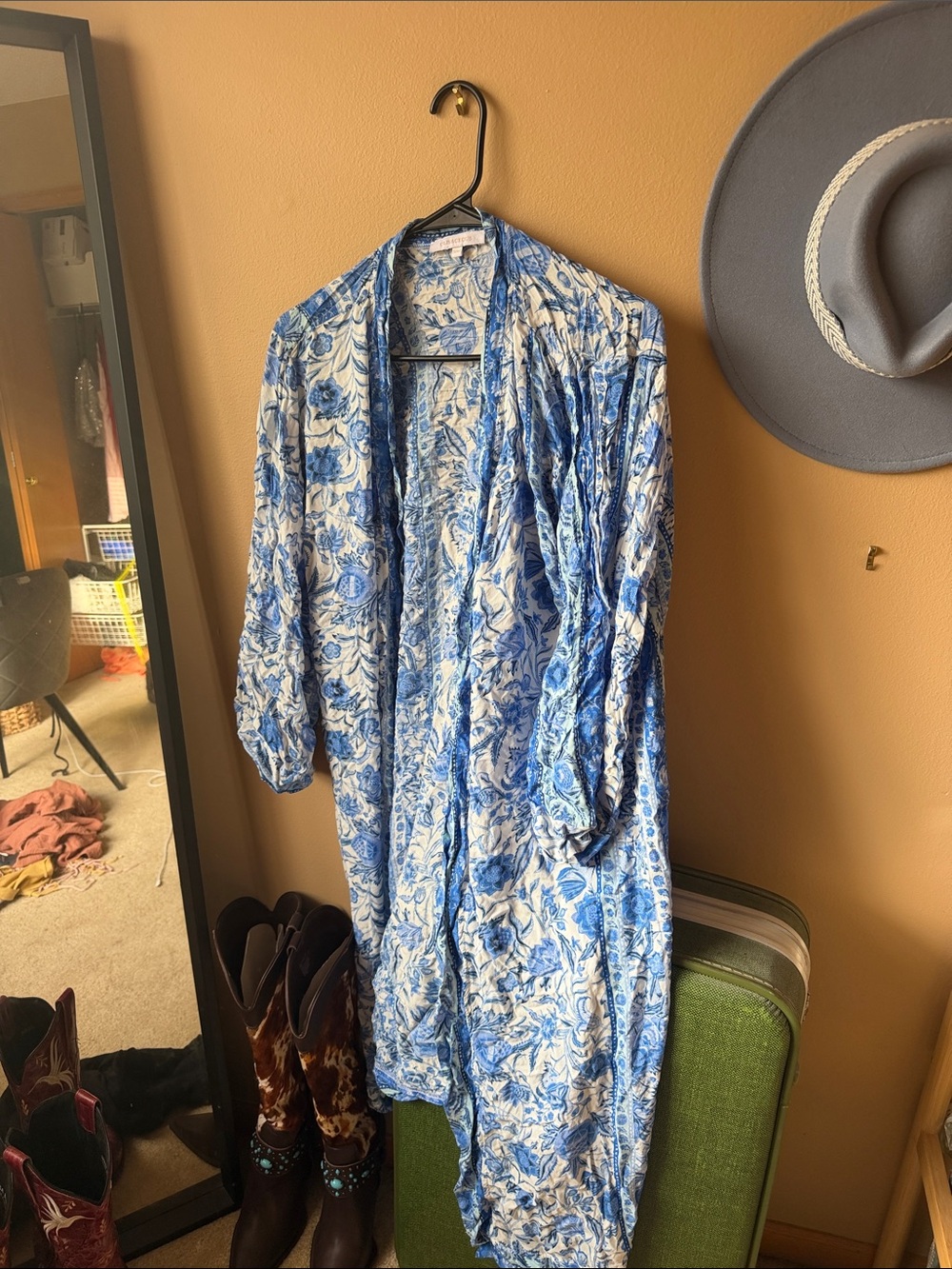 Olivaceous Blue & White Floral Kimono-style Jacket